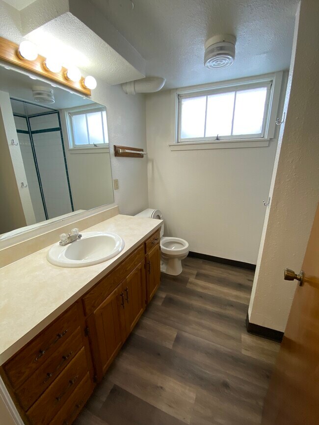 Bathroom - 1720 E Garfield St