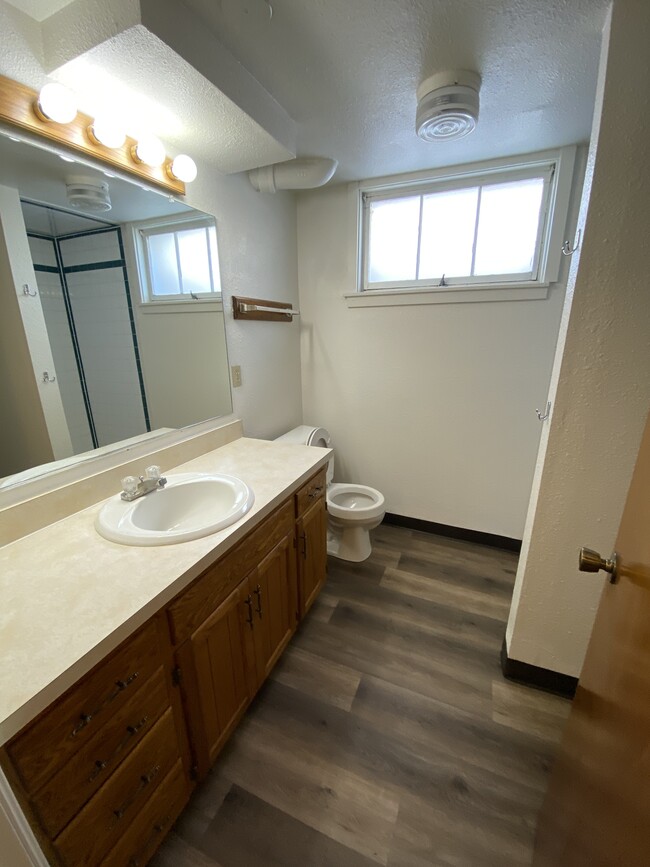 Bathroom - 1720 E Garfield St