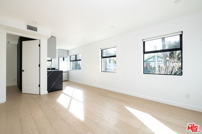 Building Photo - 1325 Cabrillo Ave