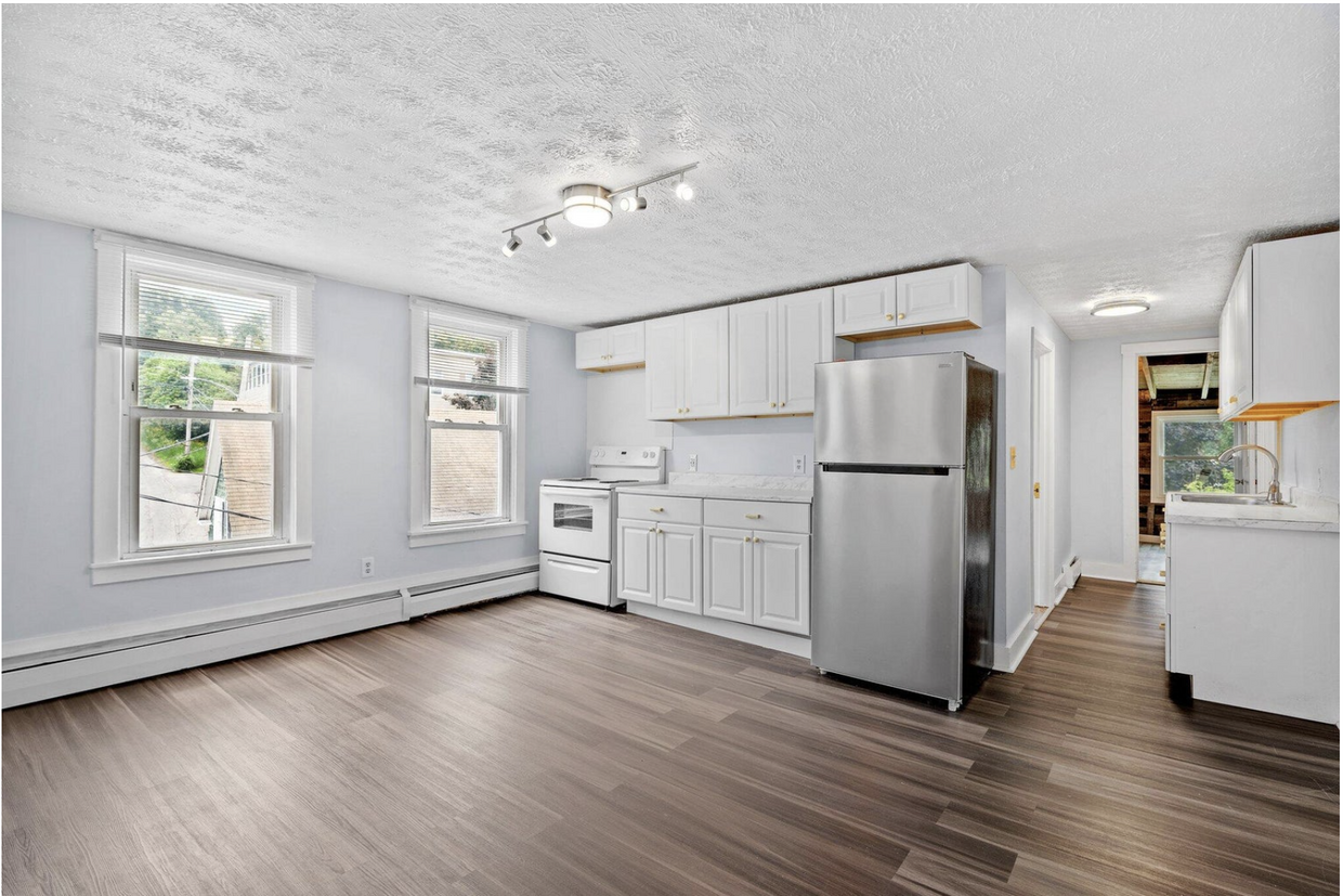 Kitchen/Dining Room - 10 Clifford St