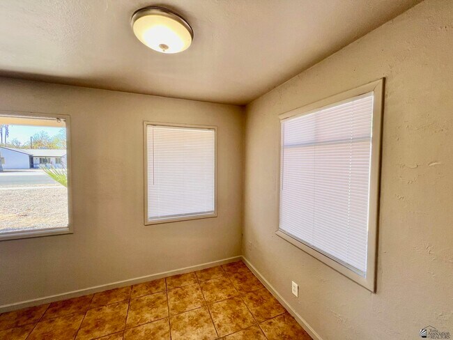 Building Photo - 313 S 23rd Ave