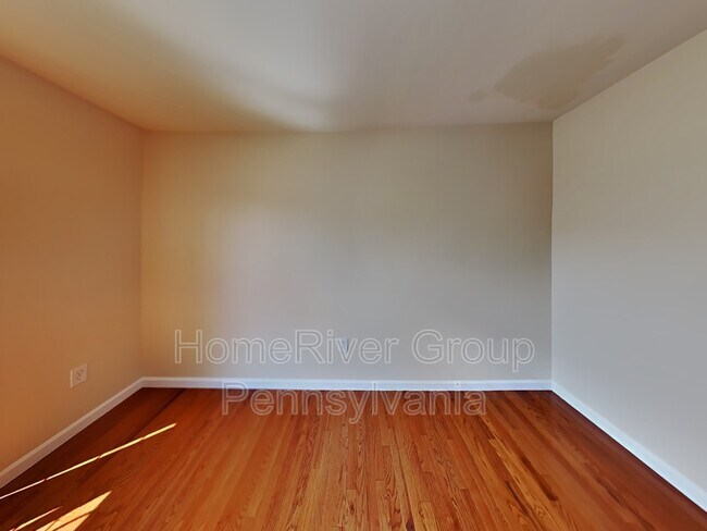 Foto del edificio - 6421 Creekbend Dr