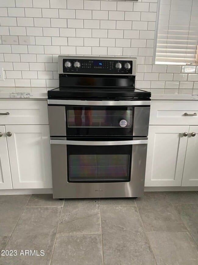 Building Photo - Updated 3 bedroom 2 full bathroom in Sun City