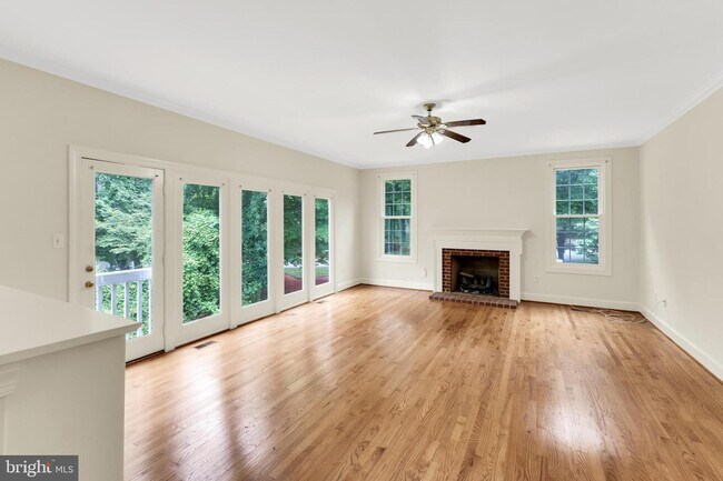 Building Photo - 7400 Spencer Ct