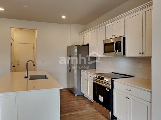 Building Photo - 9169 Henley Ave