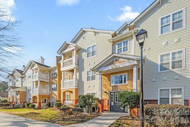 Foto del edificio - 16423 Golden River Ln