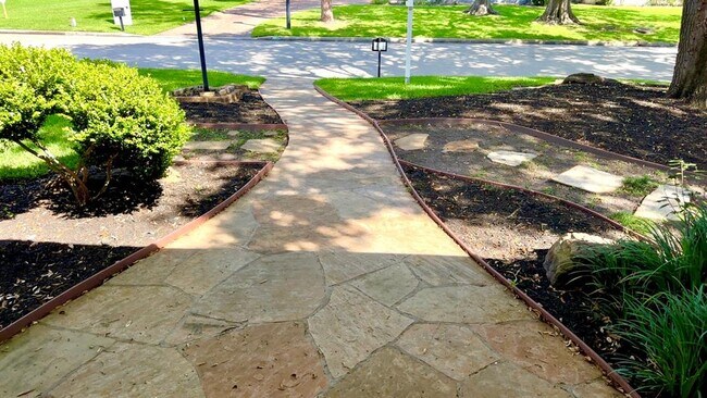 Foto del edificio - 3007 Broadmoor Dr