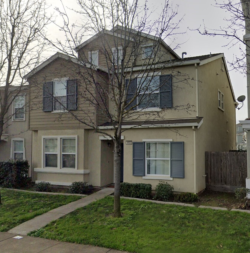 4950 Ehrhardt Ave, Sacramento, CA 95823 House Rental in Sacramento
