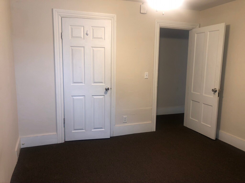 166 Vose St Unit 2R, Woonsocket, RI 02895 Apartment for Rent in