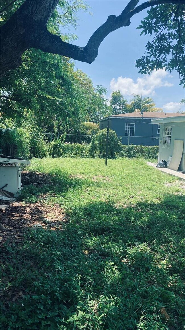 Foto del edificio - 1120 NW 147th St