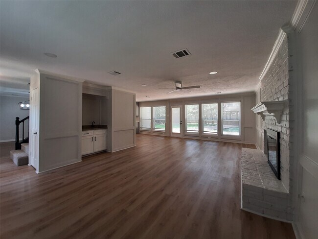 Foto del edificio - 5310 Glenmere Ln