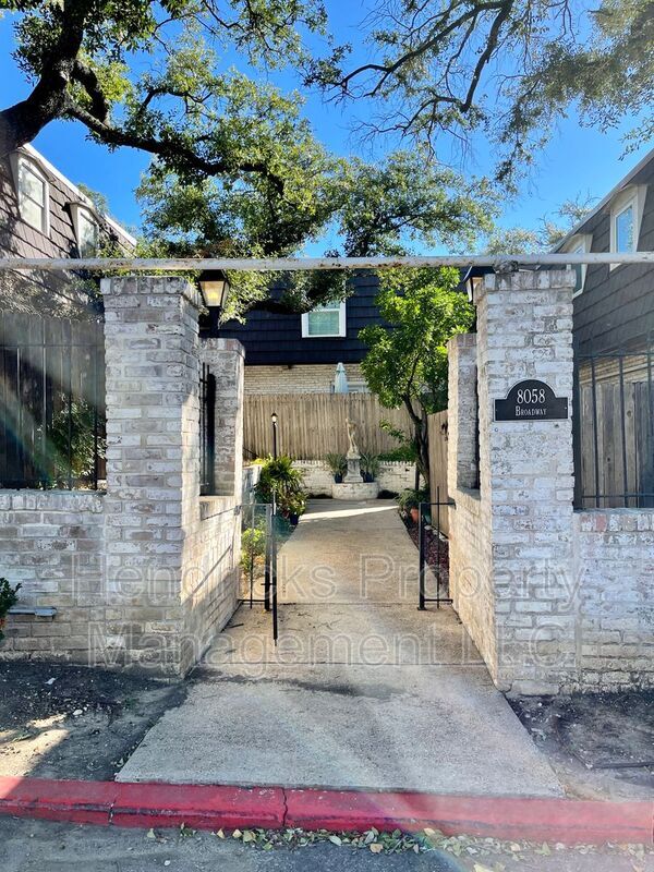 Primary Photo - 8058 Broadway