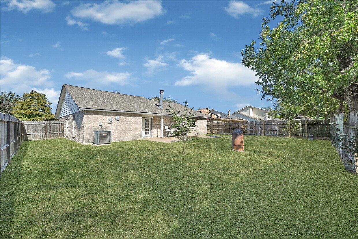 Building Photo - 19327 Cypress Harbor Dr