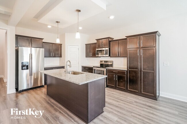 Foto del edificio - 664 Alvin Rd