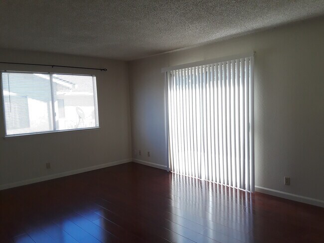 Building Photo - 866 Gallatin Dr
