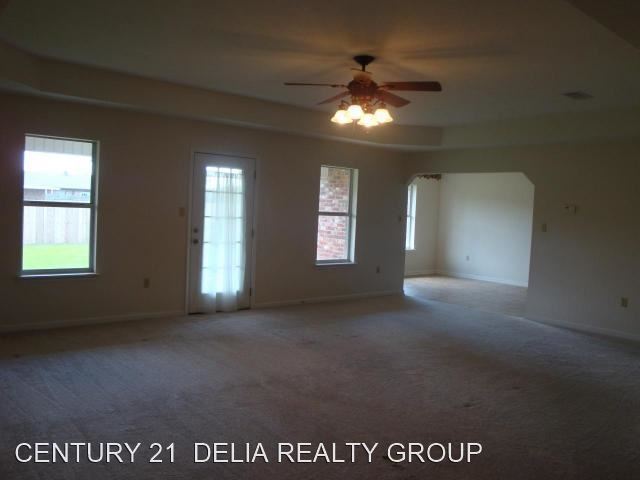 Building Photo - 4 br, 2 bath House - 1705 Maplewood Dr.