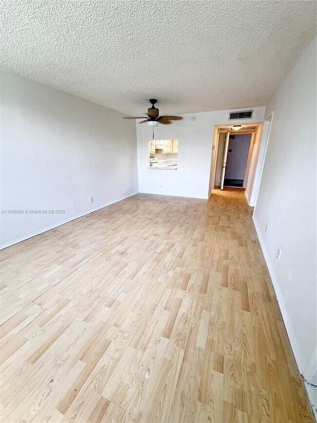 Foto del edificio - 9441 Evergreen Pl