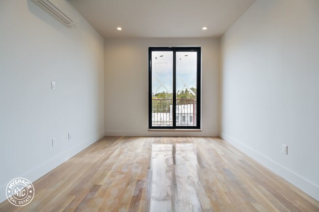 Foto del edificio - 108 Frost St