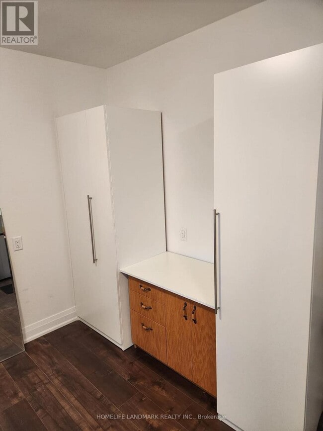 Building Photo - 452 D'Arcy St