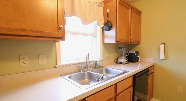 Foto del edificio - 641 Chickadee Dr