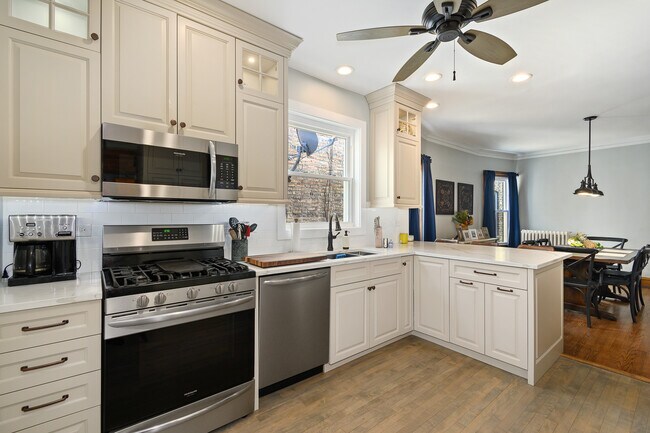 Foto del edificio - 5008 W Sunnyside Ave
