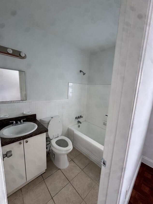 Foto del edificio - 505 NE 82nd St