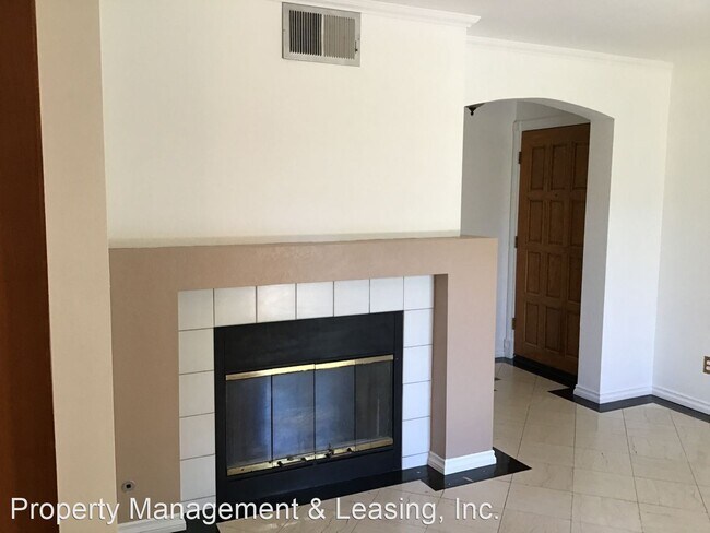 Building Photo - 730 Breeze Hill Rd