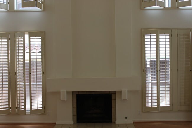 Building Photo - 629 Edith Way