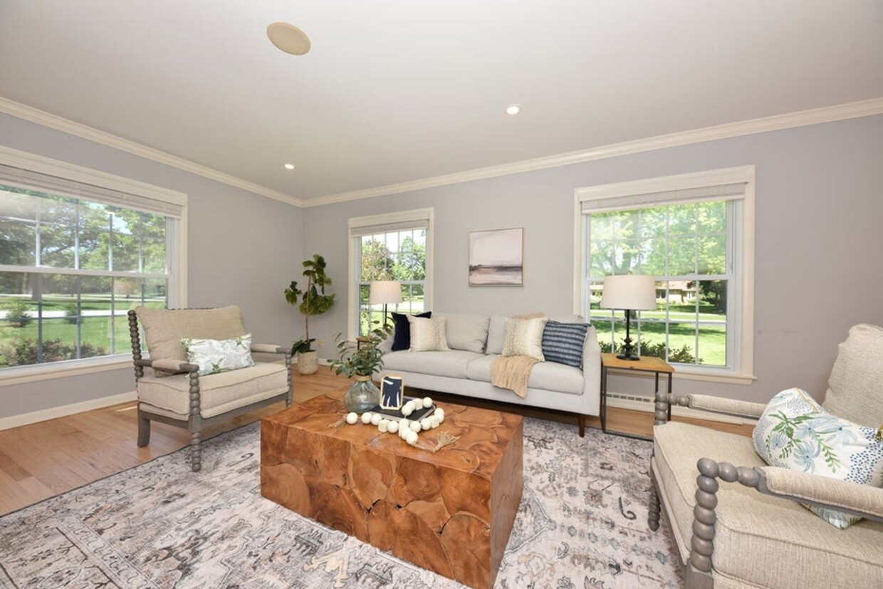 Primary Photo - Rare Elm Grove 5 Bedroom Home For Rent