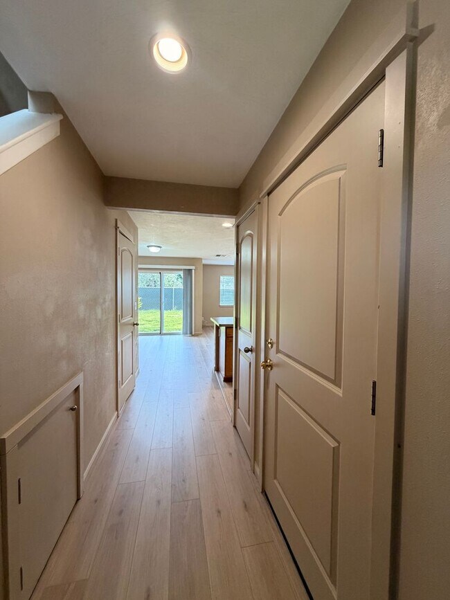 Foto del edificio - 3-Bedroom Duplex in Lowell