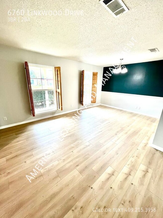 Building Photo - Beautiful 3 Bedroom 2 Bath Beaumont West E...