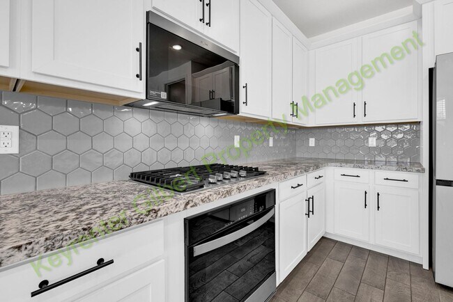 Building Photo - Newly Built 4-bed / 2.5 Bath Home in Quiet...