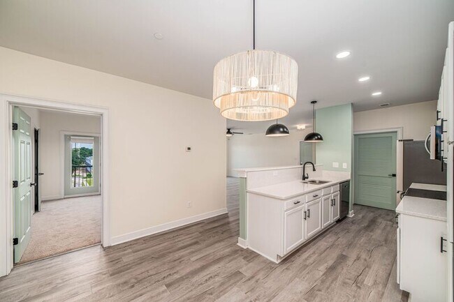 Foto del edificio - 2211 Pretty Lake Ave