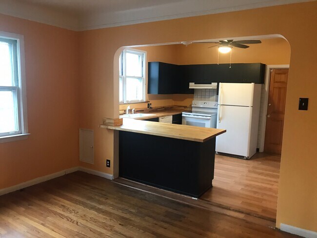 Building Photo - 2462 Florian St