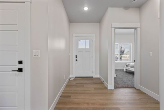 Building Photo - AWESOME 3 Bed 2 Bath Twin home in Sugar City