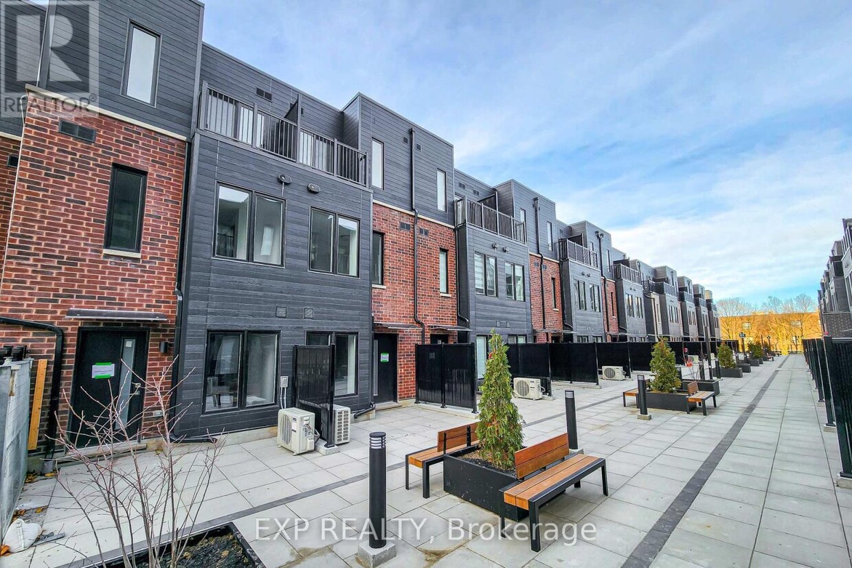 Photo principale - 3069 Pharmacy Ave