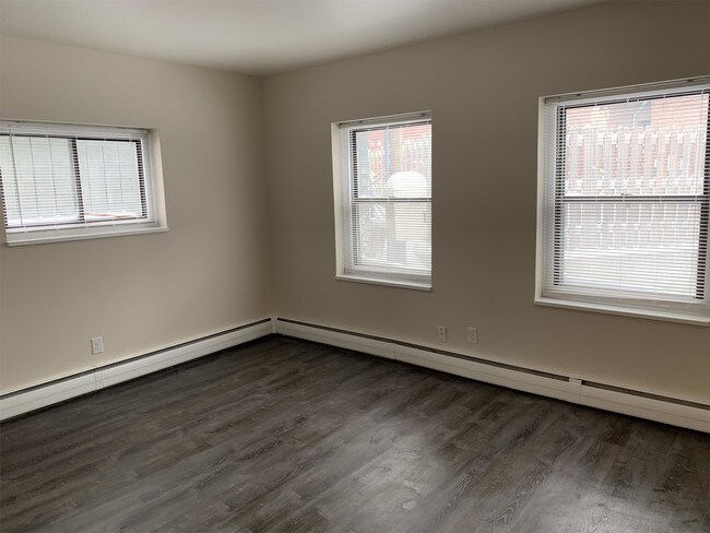 Foto del edificio - 2311 E North Ave