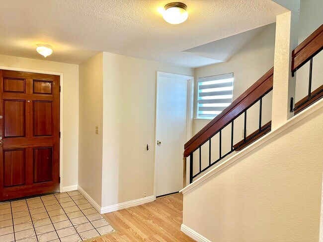 Building Photo - $3,340 - GORGEOUS CENTRAL FREMONT TOWN HOM...