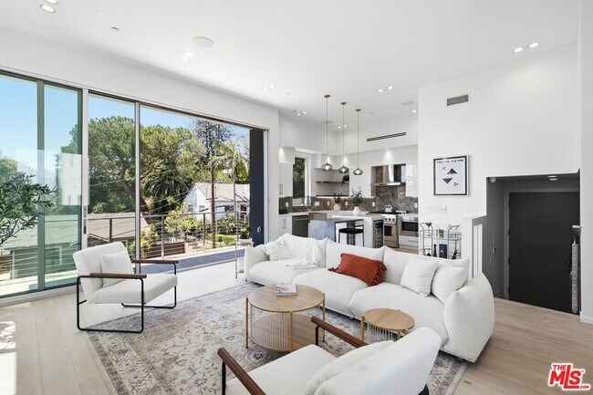 Building Photo - 2311 Cove Ave