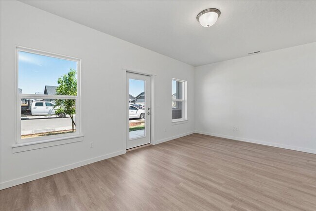 Building Photo - 5637 E Bollo St