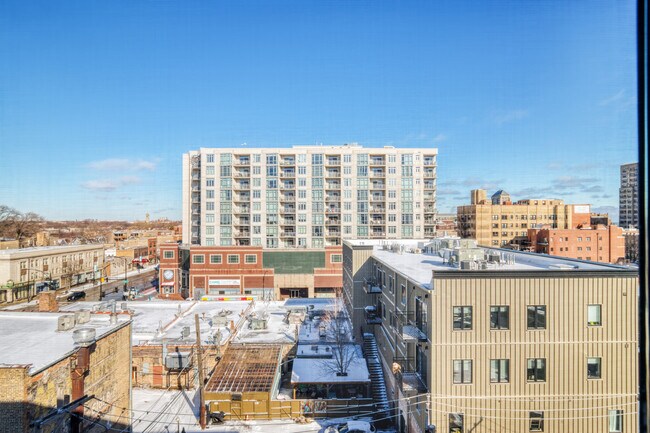 Foto del edificio - 6149 N Broadway