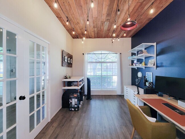 Building Photo - Welcome home to this charming 4-bedroom, 3-bathroom brick house in the desirable Stone Gate commu...