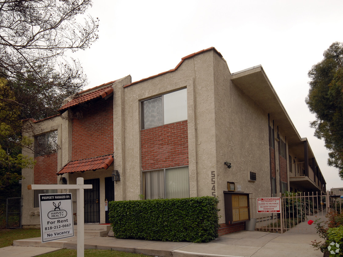 Foto principal - 5545 Lindley Ave