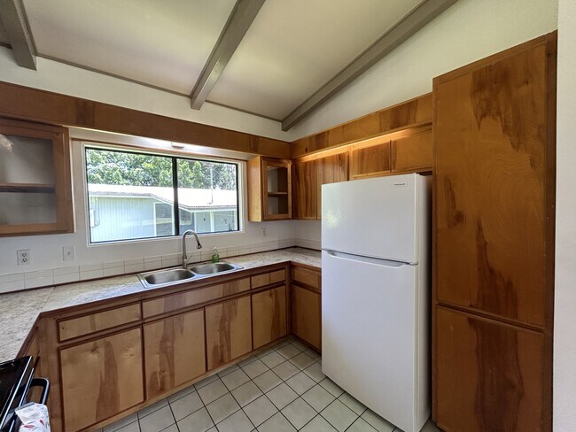 Building Photo - 16-2067-2067 Uilani Dr