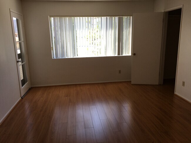 Foto del edificio - 3222 Fairesta St