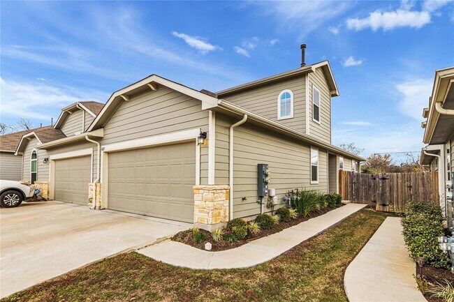 Foto del edificio - 14217 Handel Dr