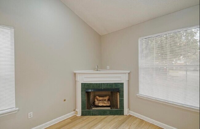 Foto del edificio - 3385 Tansey Ct