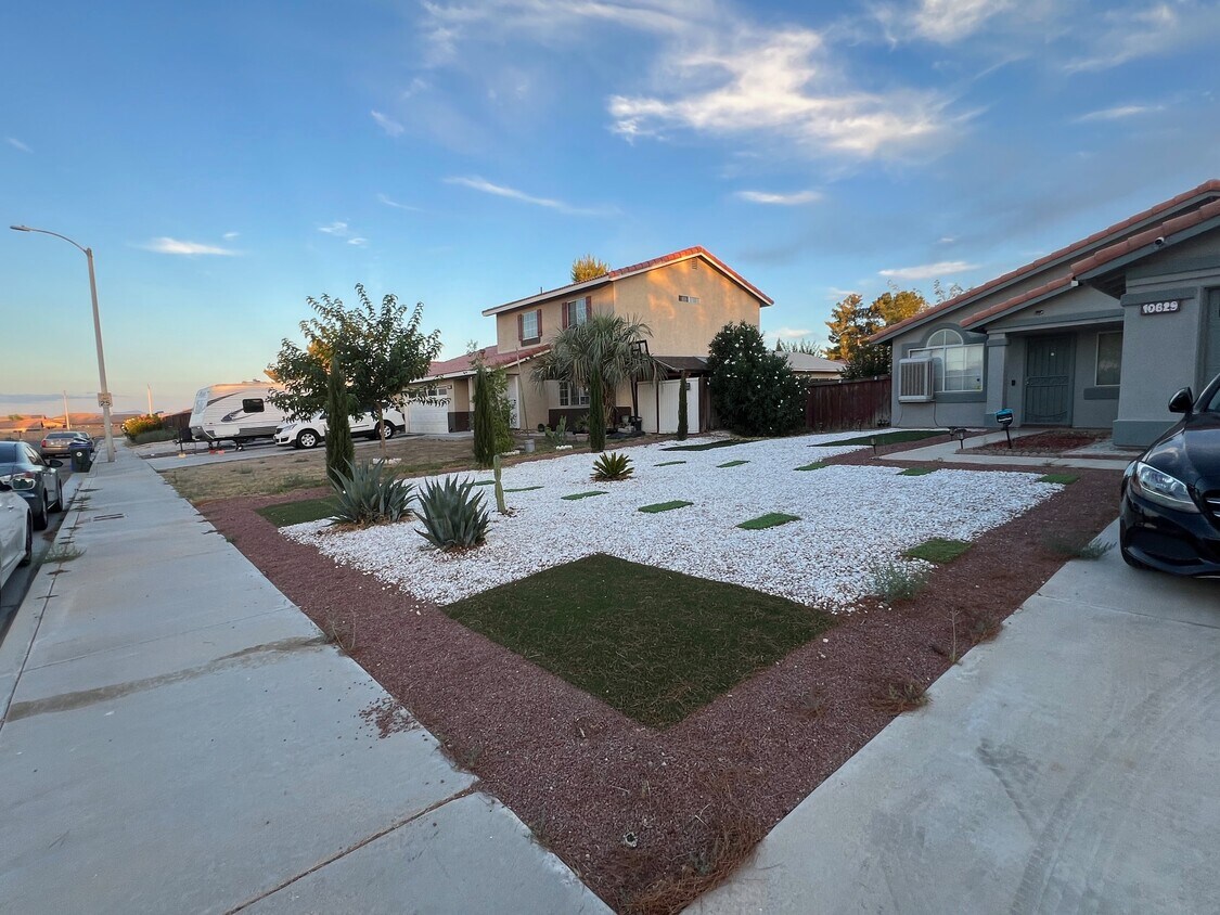 Primary Photo - 10829 Begonia St