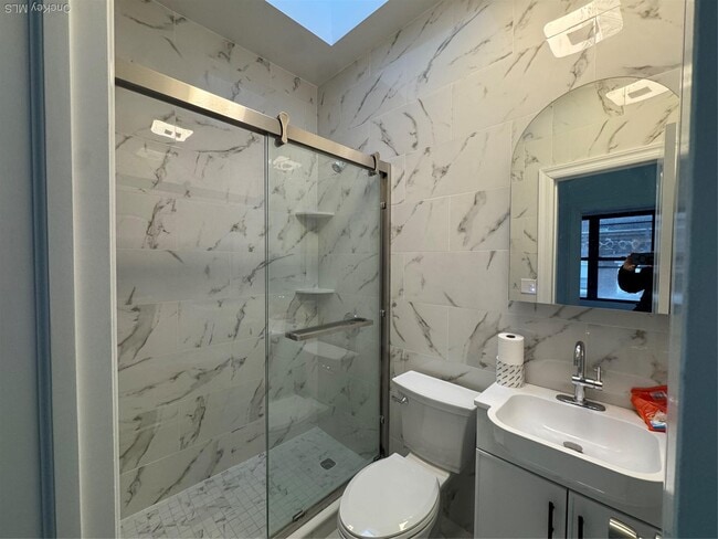 Foto del edificio - 102-01 Northern Blvd