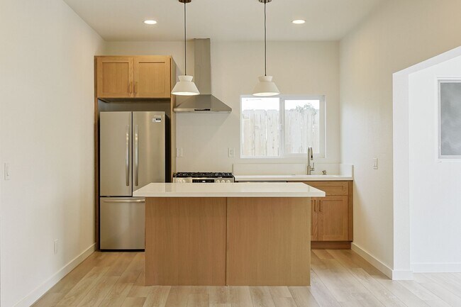 Foto del edificio - ***New Construction 3 Bedroom in University City***